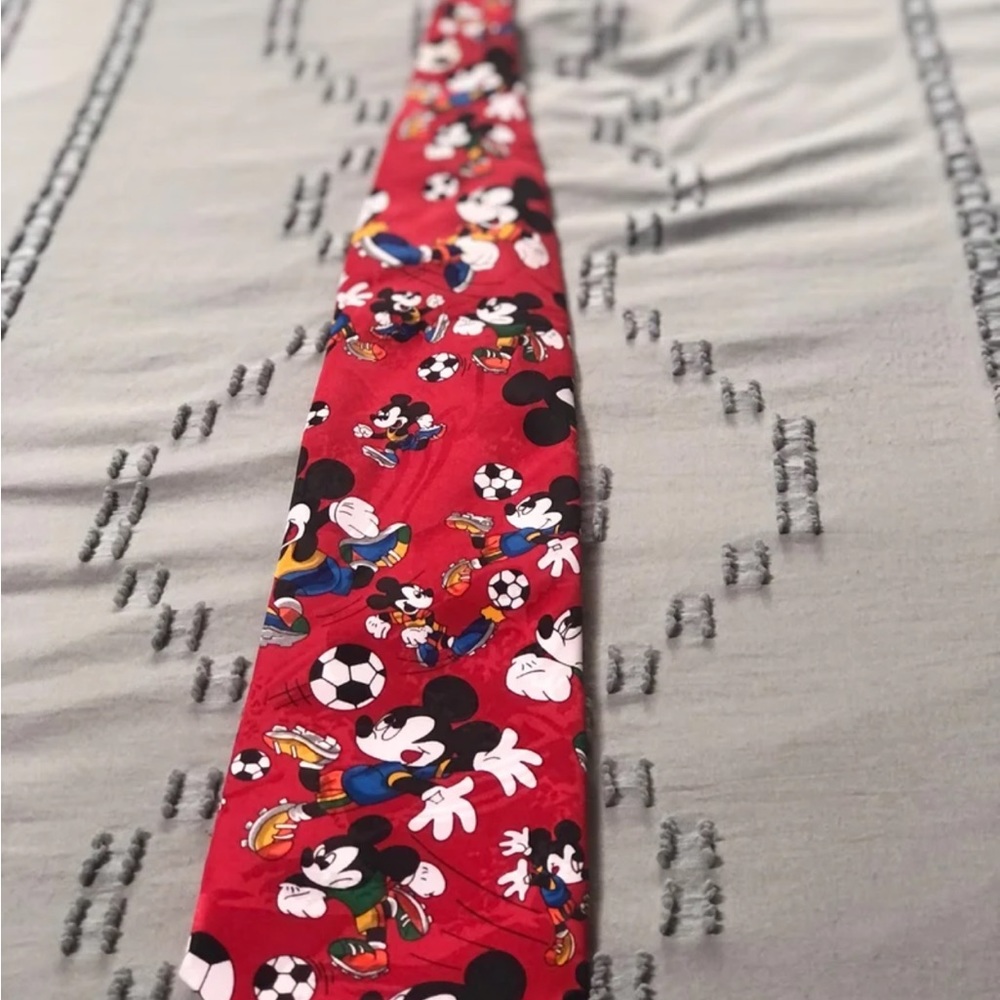 Mickey soccer tie